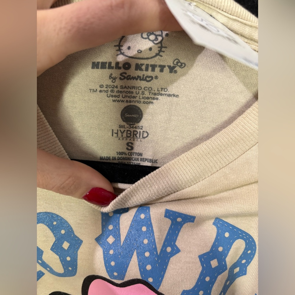 100% cotton NWT women’s oversized hello kitty howdy western cowboy Cream T-Shirt - Picture 3 of 3